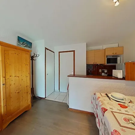 Confortable Avec Parking Au Grand Bornand - Fr-1-241-132 Апартаменты *